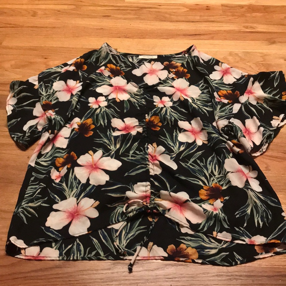 Hawaiian floral top